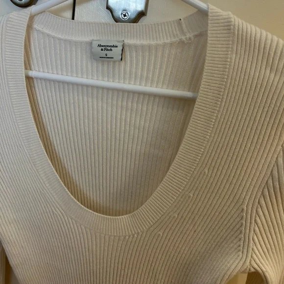 Abercrombie sweater top white/cream size small - Picture 3 of 4